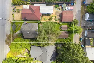 1047 NE 98th St, Seattle, WA 98115 - Photo 2