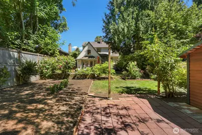 7515 Mary Avenue NW, Seattle, WA 98117 - Photo 32