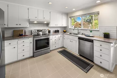 18930 66th Place W, Lynnwood, WA 98036 - Photo 4