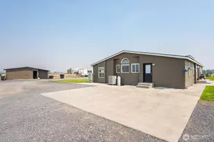 8379 Rd 10 NW, Ephrata, WA 98823 - Photo 2