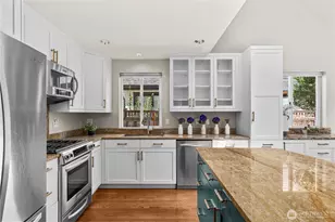 2712 57th Ave SW, Seattle, WA 98116 - Photo 12