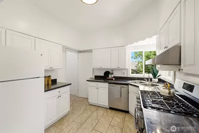 4318 1st Avenue NE, Seattle, WA 98105 - Photo 12