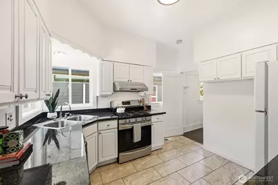 4318 1st Avenue NE, Seattle, WA 98105 - Photo 14