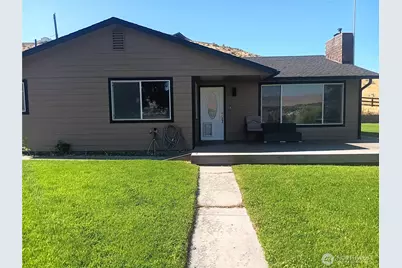 260 Adobe Way, Selah, WA 98942 - Photo 1