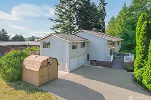8101 McIntyre Ln NE, Bremerton, WA 98311 - Photo 2