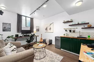22 John St, Seattle, WA 98109 - Photo 2