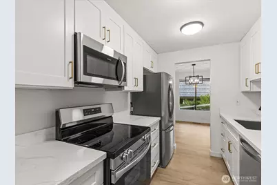 9905 NE 124th Street #703, Kirkland, WA 98034 - Photo 2