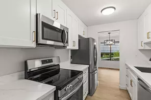 9905 NE 124th St, Kirkland, WA 98034 - Photo 2