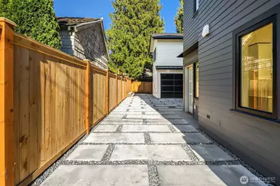 7062 Cleopatra Place NW, Seattle, WA 98117 - Photo 16