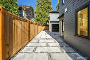 7062 Cleopatra Pl NW, Seattle, WA 98117 - Photo 16