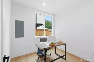 6223 9th Ave NE, Seattle, WA 98115 - Photo 2