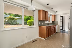10466 SE 19th St, Bellevue, WA 98004 - Photo 8