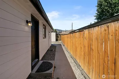 124 N Garfield, Wenatchee, WA 98801 - Photo 32