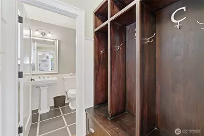 3127 Broadway E, Seattle, WA 98102 - Photo 16