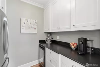 3127 Broadway E, Seattle, WA 98102 - Photo 10