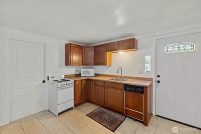 2001 30th Street, Bellingham, WA 98225 - Photo 2