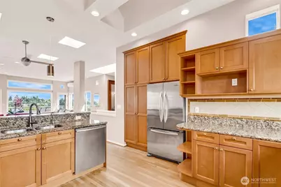 3406 37th Avenue W, Seattle, WA 98199 - Photo 12