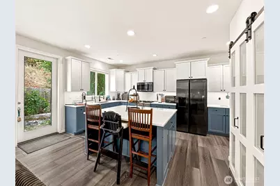 10706 174th Avenue E, Bonney Lake, WA 98391 - Photo 2