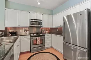530 4th Ave W, Seattle, WA 98119 - Photo 8