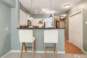 530 4th Ave W, Seattle, WA 98119 - Photo 10