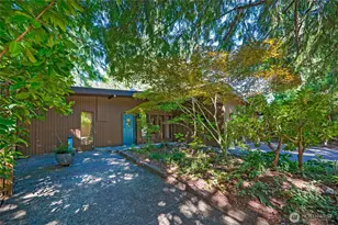 10733 Bartlett Ave NE, Seattle, WA 98125 - Photo 2