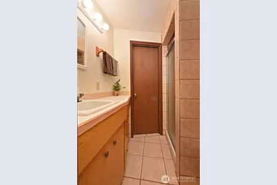 10733 Bartlett Avenue NE, Seattle, WA 98125 - Photo 16
