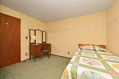 10733 Bartlett Avenue NE, Seattle, WA 98125 - Photo 18