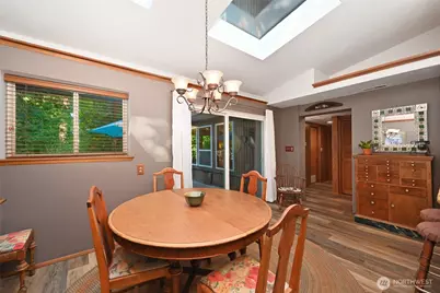10733 Bartlett Avenue NE, Seattle, WA 98125 - Photo 8