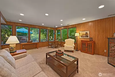 10733 Bartlett Avenue NE, Seattle, WA 98125 - Photo 12