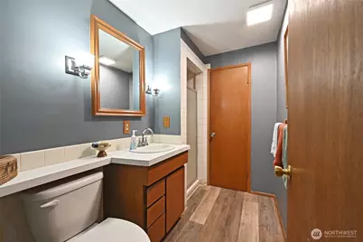10733 Bartlett Avenue NE, Seattle, WA 98125 - Photo 14