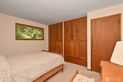 10733 Bartlett Avenue NE, Seattle, WA 98125 - Photo 20