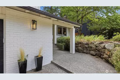 7520 86th Avenue SE, Mercer Island, WA 98040 - Photo 2