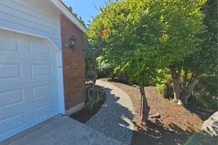 1445 Arnold Rd, Oak Harbor, WA 98277 - Photo 2