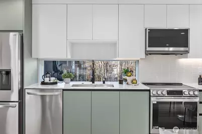 3110 Queen Anne Avenue N, Seattle, WA 98109 - Photo 10