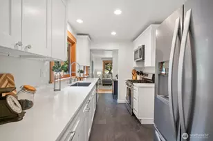 2916 Walnut Ave SW, Seattle, WA 98116 - Photo 10