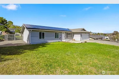 207 Palmer Drive, Selah, WA 98942 - Photo 2