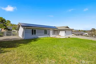 207 Palmer Dr, Selah, WA 98942 - Photo 2