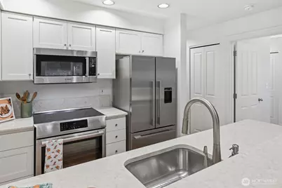 215 20th Avenue E #105, Seattle, WA 98112 - Photo 10