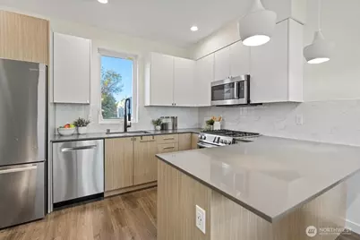 2310 W Newton Street, Seattle, WA 98199 - Photo 8