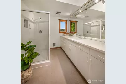 15539 Washington Avenue NE, Bainbridge Island, WA 98110 - Photo 22