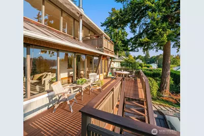 15539 Washington Avenue NE, Bainbridge Island, WA 98110 - Photo 16