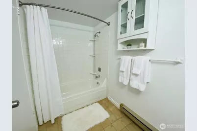 8848 Interlake Avenue N, Seattle, WA 98103 - Photo 10