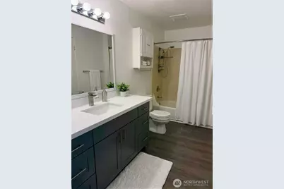 8848 Interlake Avenue N, Seattle, WA 98103 - Photo 18