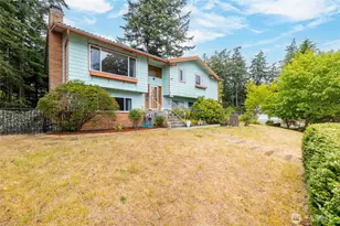 1127 SW Fairhaven Dr, Oak Harbor, WA 98277 - Photo 2