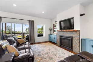 1325 Great Horned Owl Ln, Oak Harbor, WA 98277 - Photo 2
