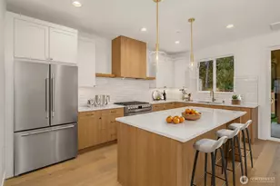 13742 NE 101st St, Kirkland, WA 98033 - Photo 2