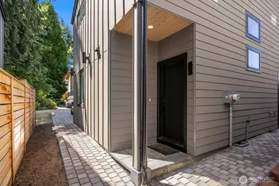 1257 NE 100th Street, Seattle, WA 98125 - Photo 1