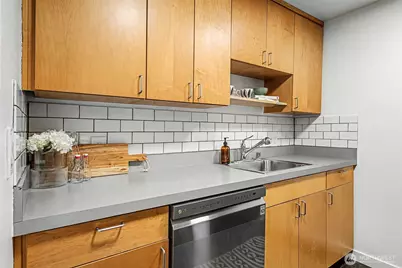 4111 Whitman Avenue N #402, Seattle, WA 98103 - Photo 6