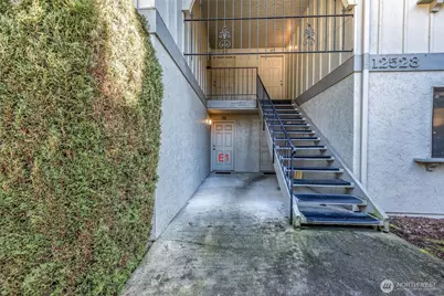 12528 NE 117th Place #E1, Kirkland, WA 98034 - Photo 4