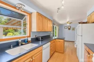 5012 19th Ave SE, Lacey, WA 98503 - Photo 4